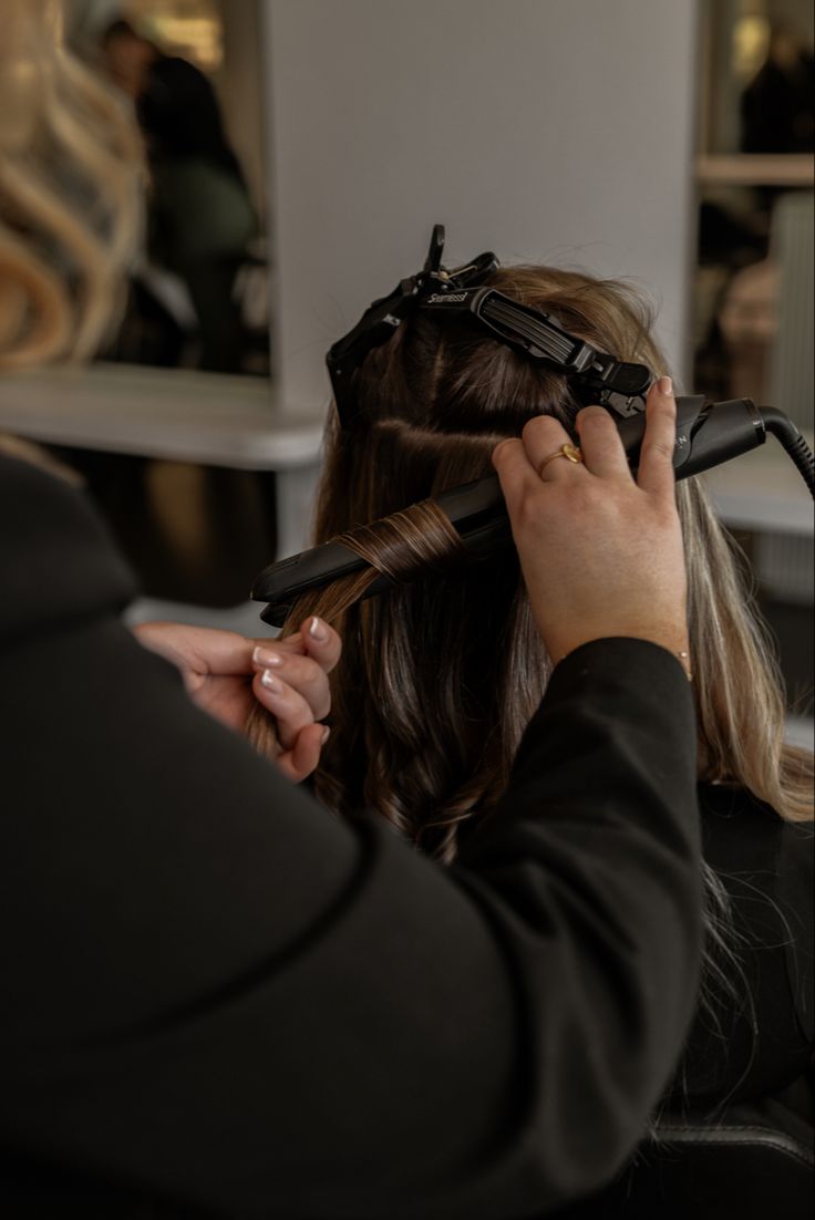 Détail de coiffure réalisé au fer, expertise Sorelya