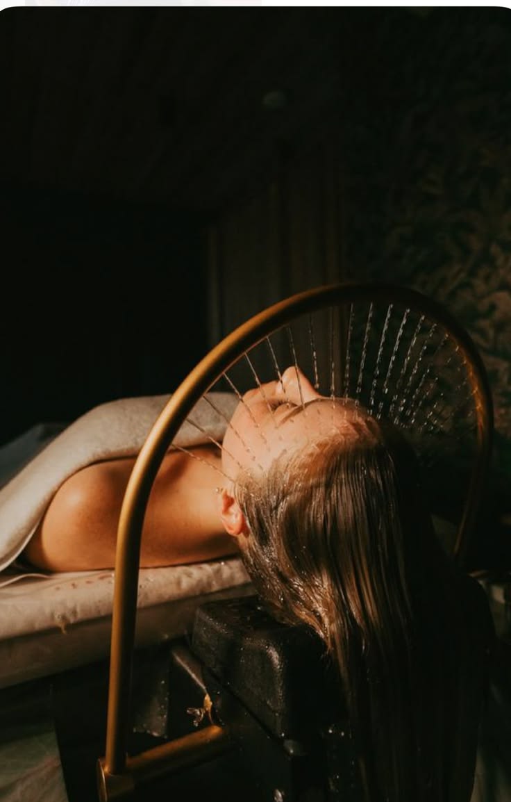 Moment de détente pendant un soin Head Spa